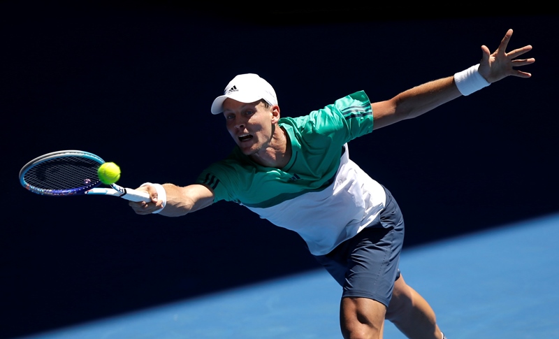 Tenista Tomáš Berdych se dlouho nezdržoval pod spalujícími australskými paprsky slunce. Tenista Tomáš Berdych se dlouho nezdržoval pod spalujícími australskými paprsky slunce.
