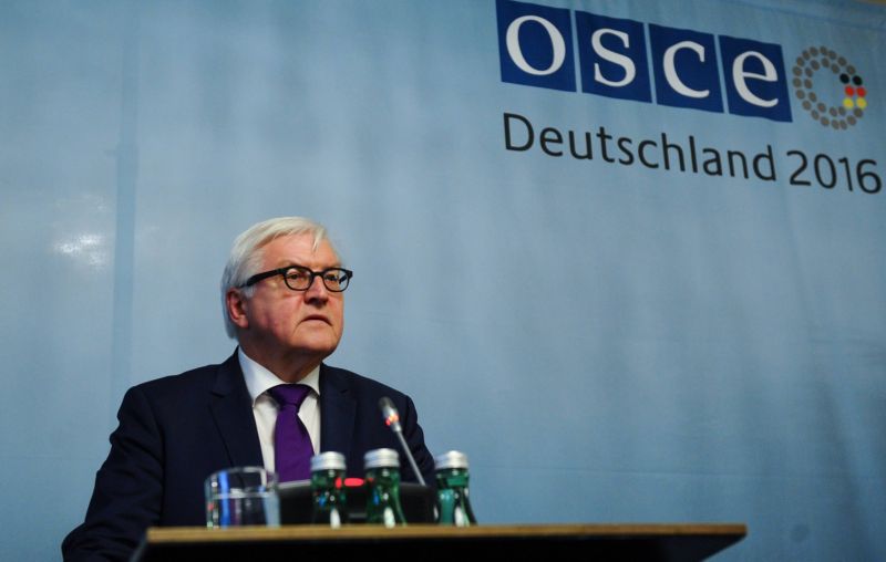 Německý ministr zahraničí Frank-Walter Steinmeier. Německý ministr zahraničí Frank-Walter Steinmeier.