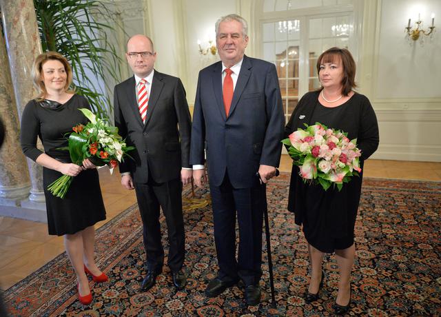 Manželé Sobotkovi (vlevo) a manželé Zemanovi.