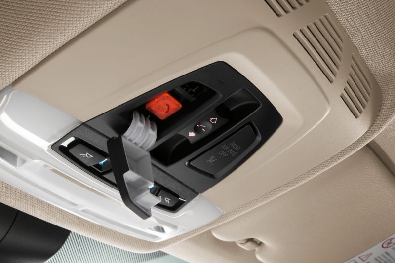 Nouzové tlačítko může použít řidič, ale v případě jeho nemohoucnosti auto zavolá pomoc samo.