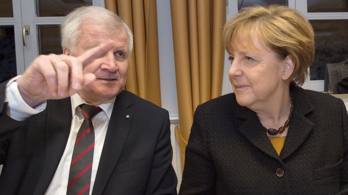 Bavorský premiér Horst Seehofer a německá kancléřka Angela Merkelová.
