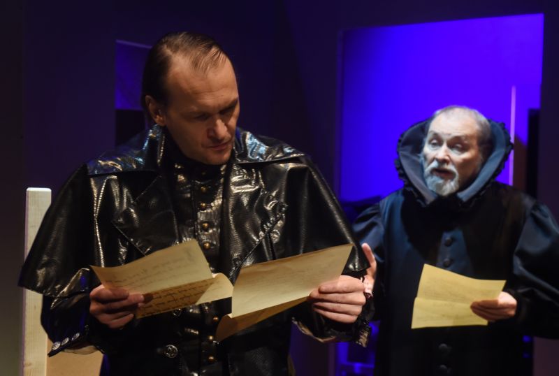 Herci Komorní scény Ostrava při zkoušce hry Williama Shakespeara Něco za něco (ilustrační foto).