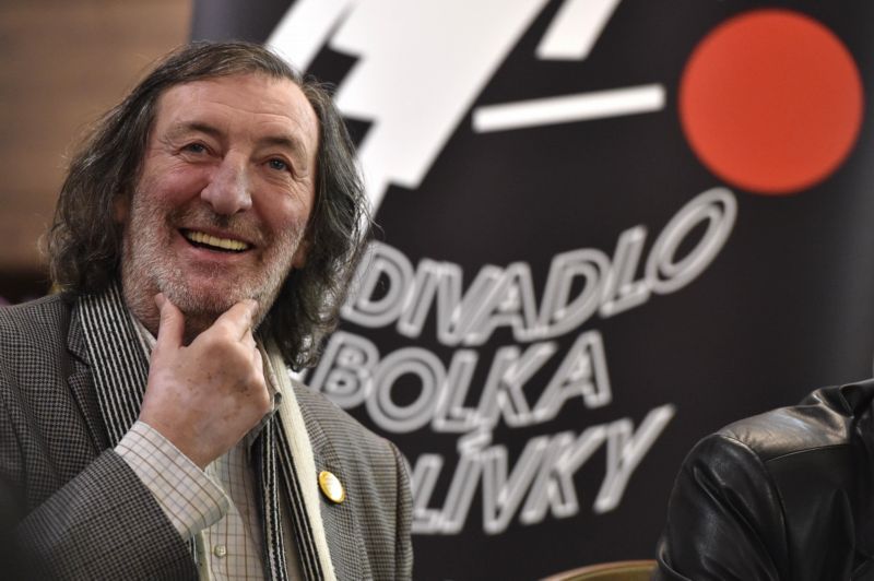 Herec Bolek Polívka .
