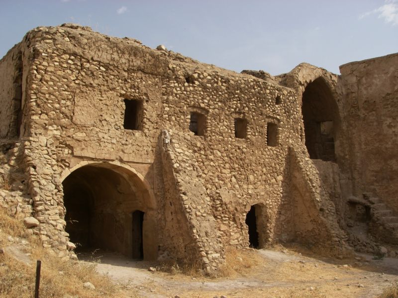 Na snímku z roku 2006 je vidět klášter svatého Eliáše na okraji města Mosul v Iráku, který byl nyní kompletně zničen a zdevastován útočníky Islámského státu.