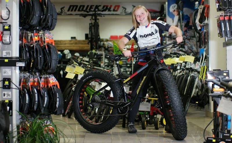 Markéta Marvanová se na speciálním kole chystá na bláznivý závod za polárním kruhem.