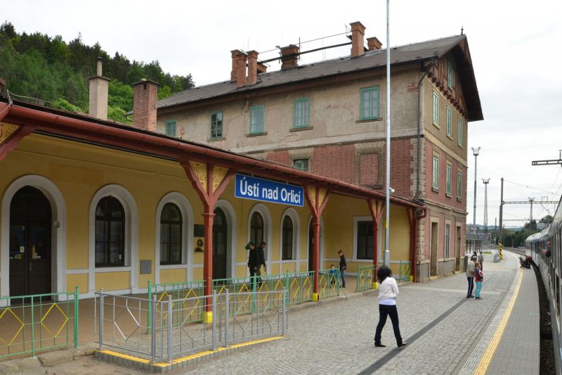 Historická budova vlakového nádraží v Ústí nad Orlicí. Historická budova vlakového nádraží v Ústí nad Orlicí.