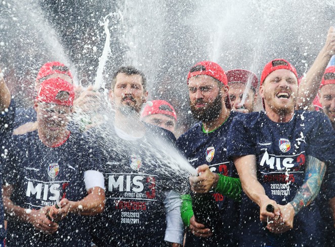 Viktorka Plzeň slaví zisk titulu