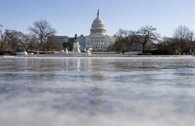 Kalamita má postihnout až 30 milionů lidí na celém východním pobřeží USA.