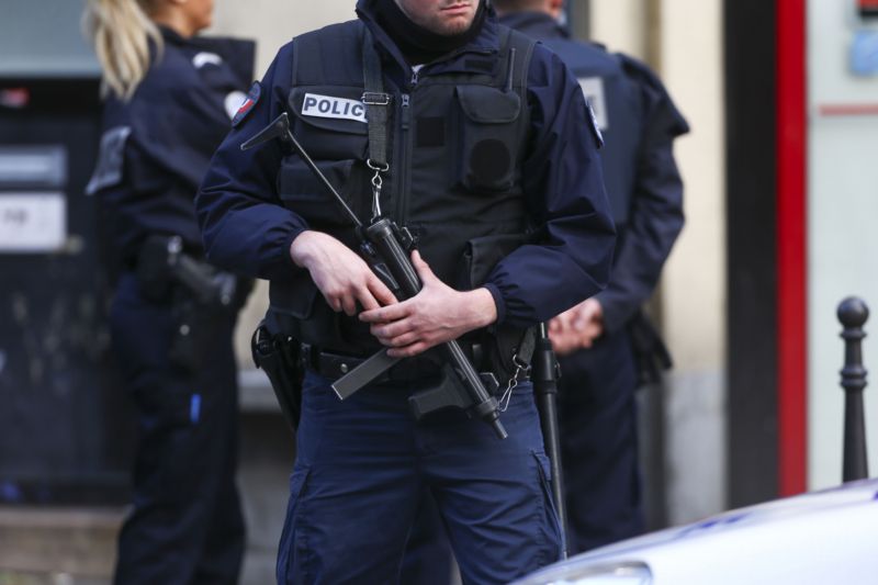 Policie v Paříži. 