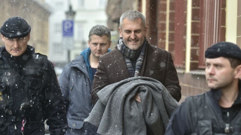 Petr Sisák. Petr Sisák.