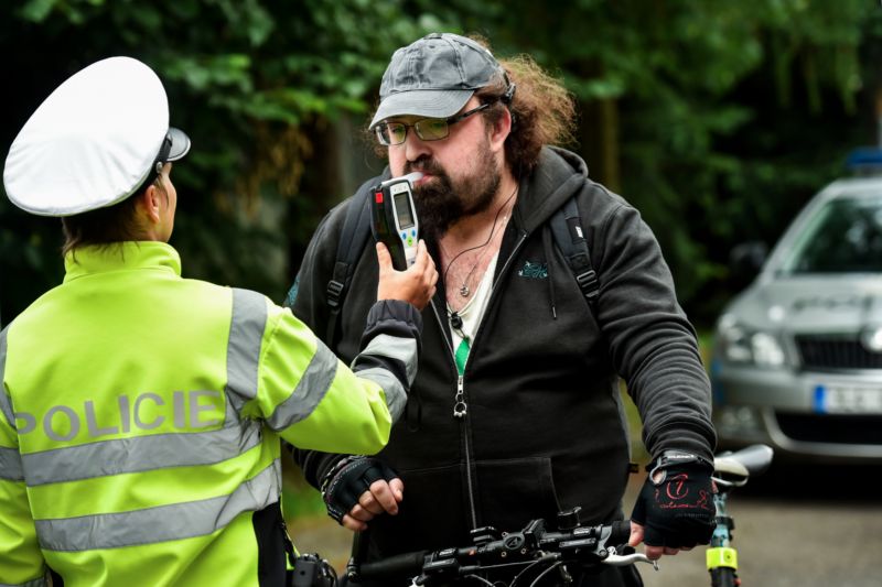 Měření hladiny alkoholu u cyklisty. Měření hladiny alkoholu u cyklisty.