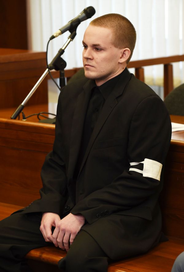 Jan Eliáš, souzený za brutální vraždu 65leté prostitutky, která se stala před pěti lety v Brně. Podle spisu pachatel prostitutku v jejím bytě svázal, škrtil psím vodítkem a udeřil ji do hlavy. Oběť zemřela na zhmoždění mozku. Jan Eliáš, souzený za brutální vraždu 65leté prostitutky, která se stala před pěti lety v Brně. Podle spisu pachatel prostitutku v jejím bytě svázal, škrtil psím vodítkem a udeřil ji do hlavy. Oběť zemřela na zhmoždění mozku.