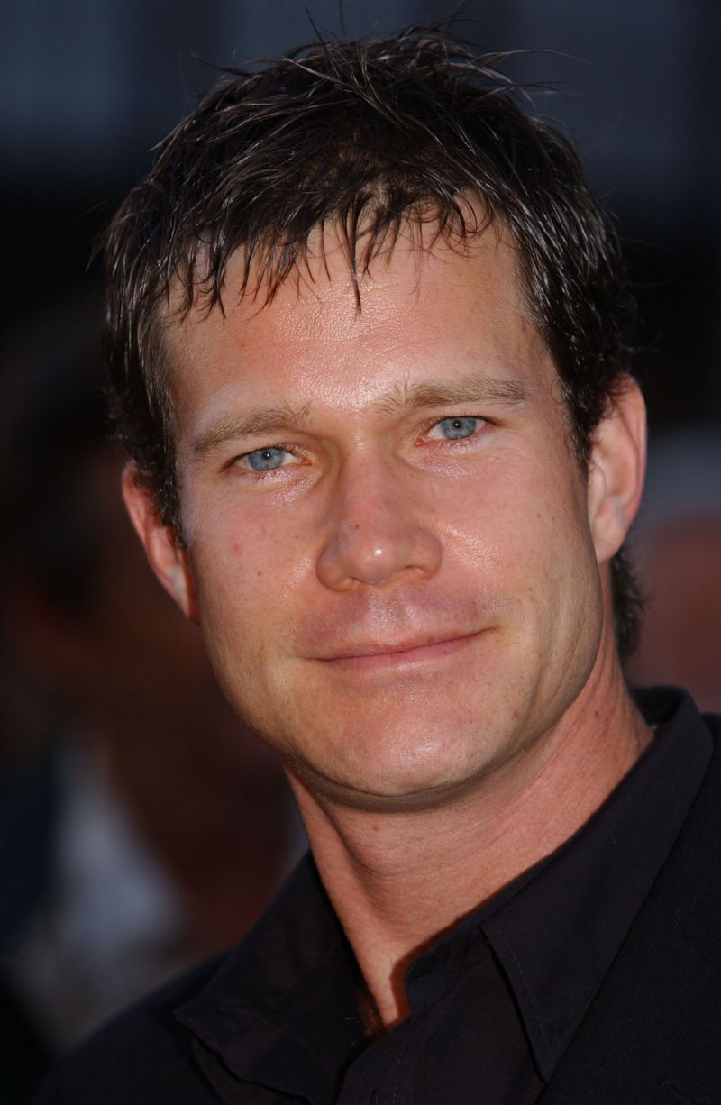 Dylan Walsh bojuje s alkoholem.