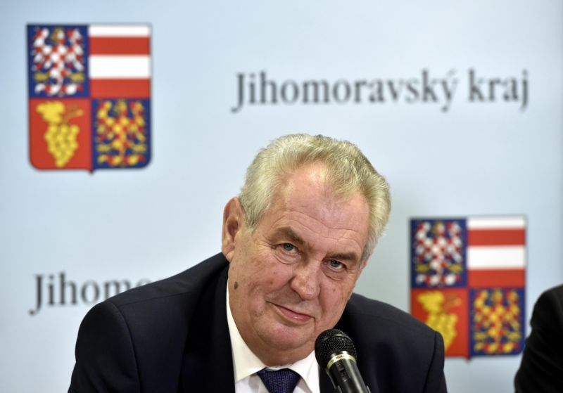 Miloš Zeman míní, že by silná koruna oživila českou ekonomiku.
