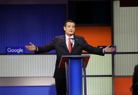 Ted Cruz si při debatě utahoval s Trumpa.