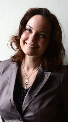 Česká pěvkyně sopranistka Martina Janková stojí na prknech jednoho z nejznámějších operních domů na světě.