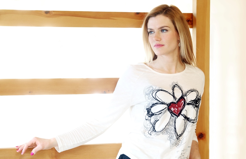 Gabriela Soukalová vede světový pohár v biatlonu.