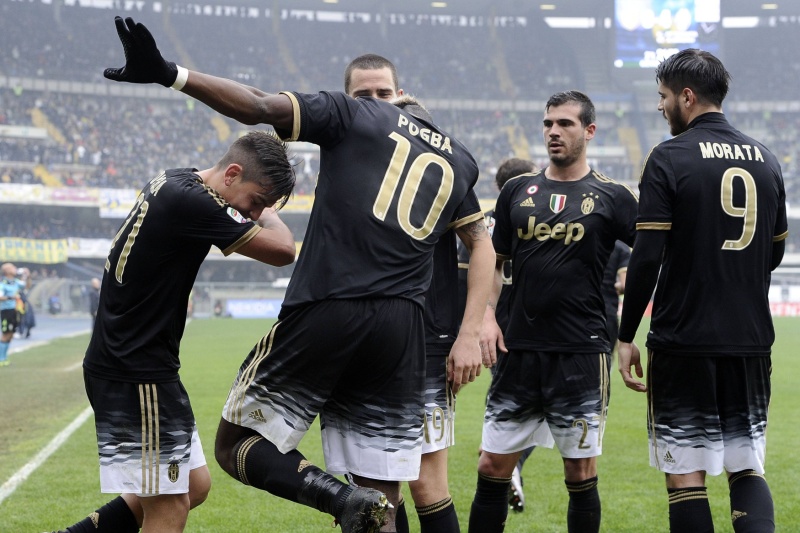 Slavící fotbalisté Juventusu.