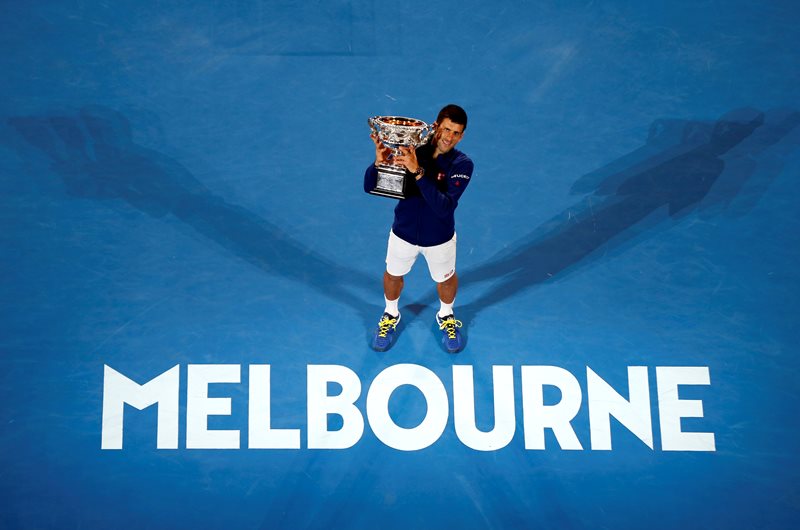 Novak Djokovič se svou jedenáctou grandslamovou trofejí.