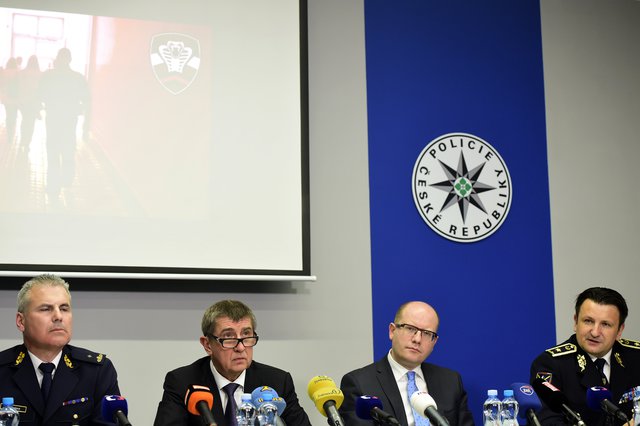 Momentka z tiskové konference daňové "Kobry".