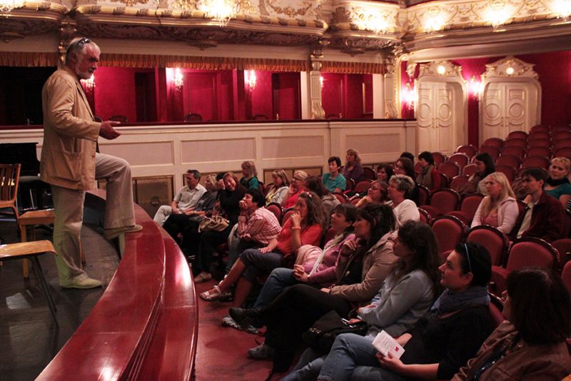 NMD rozšiřuje program a otevírá divadelní školu pro pedagogy. NMD rozšiřuje program a otevírá divadelní školu pro pedagogy.