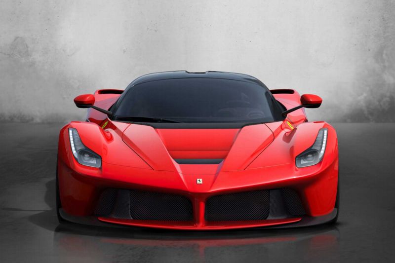 Jen 499 majitelů se může těšit z supersportovního hybridu LaFerrari.