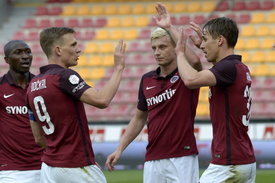 Radost sparťanských fotbalistů po výhře nad Žilinou.