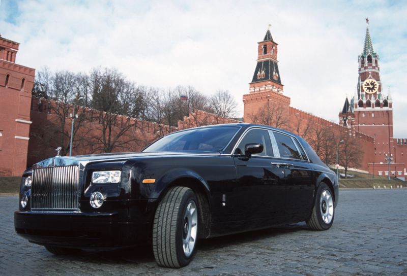 Rolls-Royce na Rudém náměstí. Rolls-Royce na Rudém náměstí.