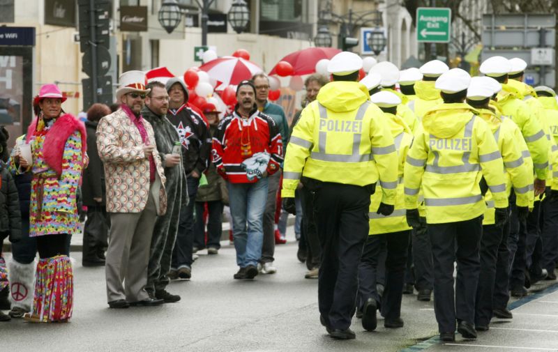 Přerušený karneval v Düsseldorfu.