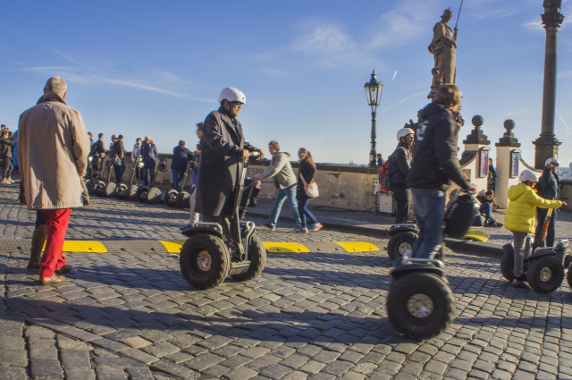 Turisté v Praze (ilustrační foto). Turisté v Praze (ilustrační foto).