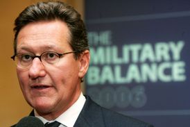 Ředitel IISS John Chipman.
