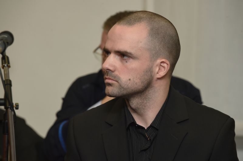 Marek Teplý alias rapper El Marón ze skupiny Masový Wrazi, který dostal 11,5 roku za vraždu v Třebíči. Marek Teplý alias rapper El Marón ze skupiny Masový Wrazi, který dostal 11,5 roku za vraždu v Třebíči.