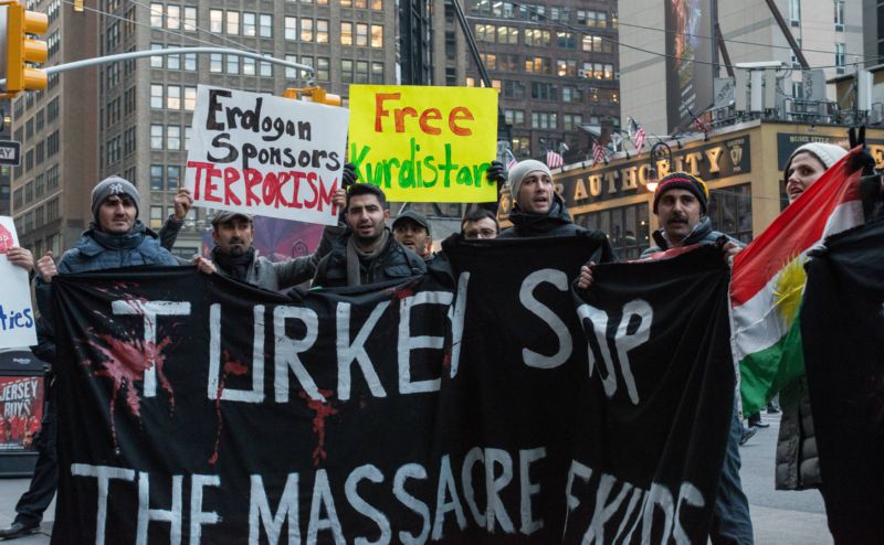 Newyorská demonstrace na podporu Kurdů. Newyorská demonstrace na podporu Kurdů.