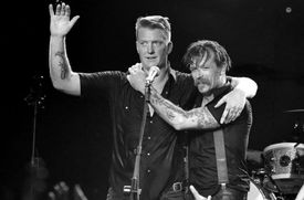 Skupina Eagles of Death Metal dokončí svůj listopadový koncert v pařížské Olympii.