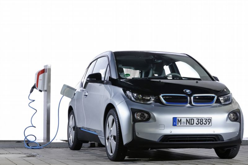 Nejprodávanějším elektromobilem na českém trhu byl BMW i3. 