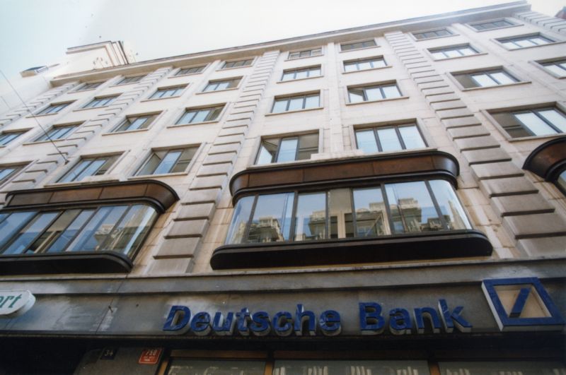 Akcie Deutsche Bank klesly v tomto týdnu na třicetileté minimum (ilustrační foto).