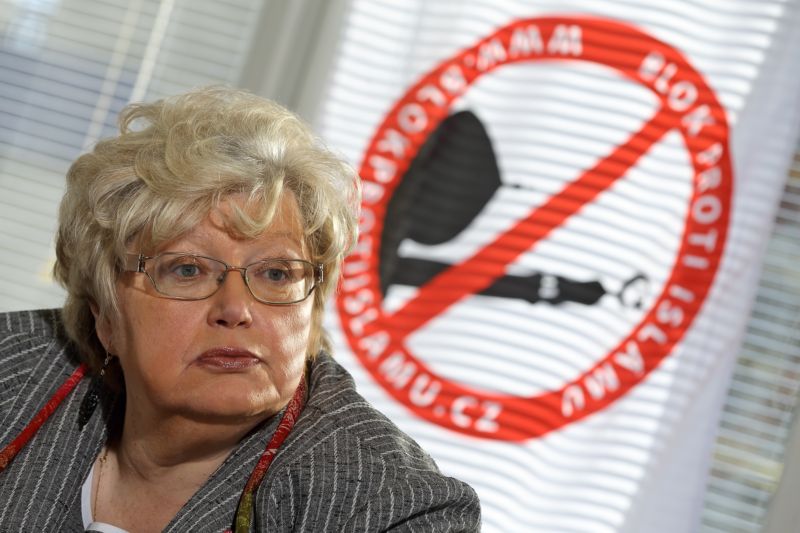 Místopředsedkyně Bloku proti islámu Jana Volfová.