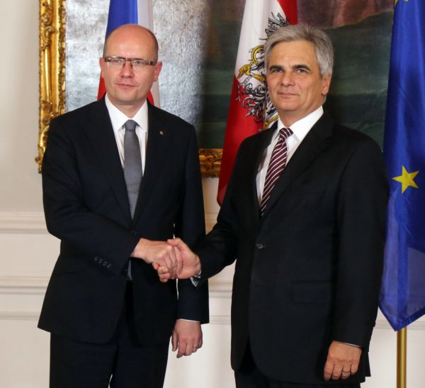 Premiér Bohuslav Sobotka a rakouský kancléř Werner Faymann.
