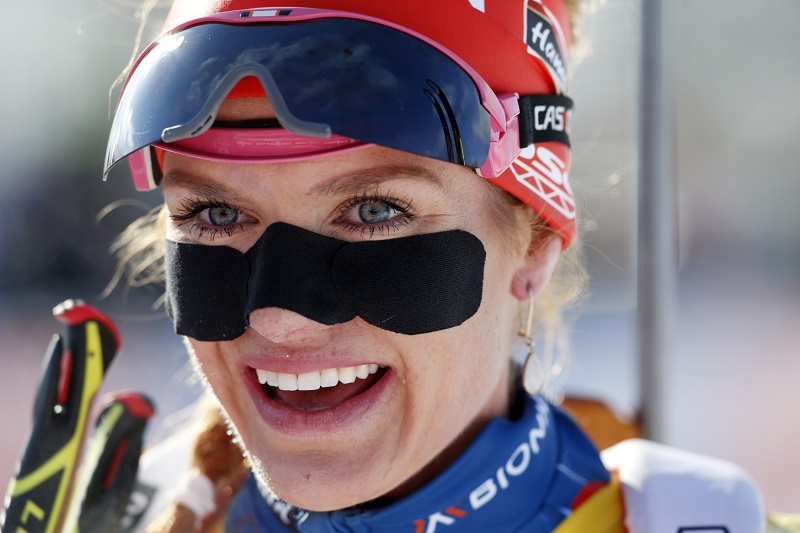Gabriela Soukalová v současnosti vede Světový pohár žen. 