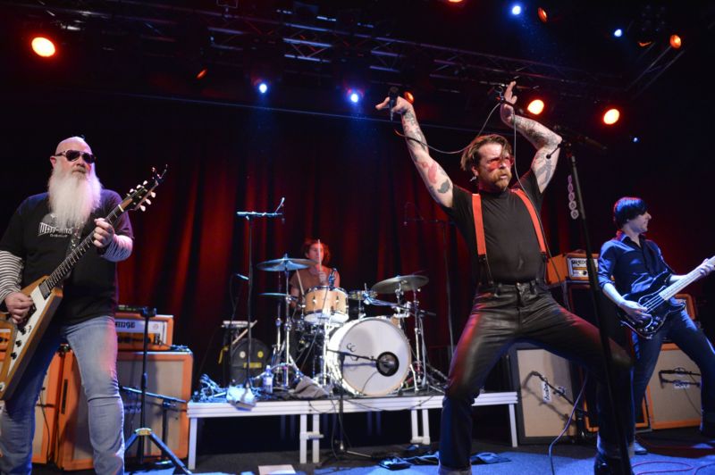 Koncert americké skupiny Eagles of Death Metal.