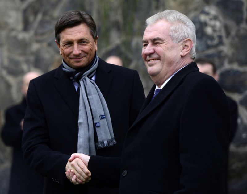 Slovinský prezident Borut Pahor (vlevo) a český prezident Miloš Zeman. Slovinský prezident Borut Pahor (vlevo) a český prezident Miloš Zeman.