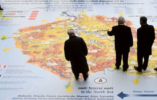 V otázkách migrace je třeba přejít od slov k činům. V otázkách migrace je třeba přejít od slov k činům.