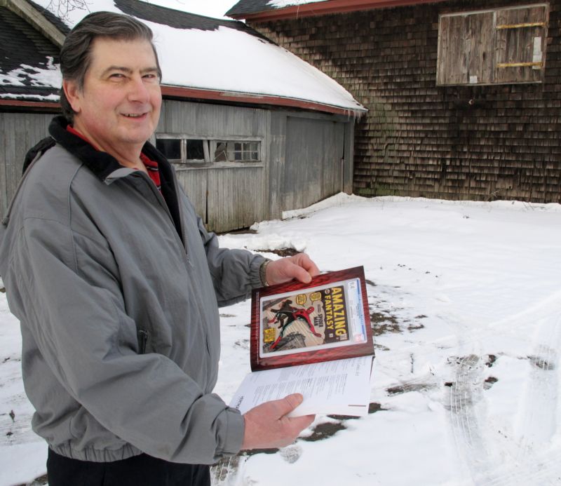 Původní majitel Walter Yakoboski, koupil komiks se Spider-Manem v roce 1980 jako investici do budoucna za 1200 dolarů.. Původní majitel Walter Yakoboski, koupil komiks se Spider-Manem v roce 1980 jako investici do budoucna za 1200 dolarů..