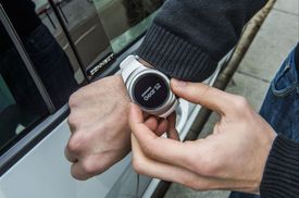V akci může být i takzvaná nositelná elektronika.