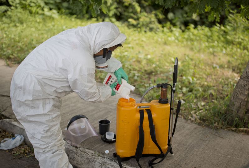 Kuba vyčlenila kus armády, aby mohl jít vystříkávat ostrov proti komárům přenášejícím vir zika. Kuba vyčlenila kus armády, aby mohl jít vystříkávat ostrov proti komárům přenášejícím vir zika.