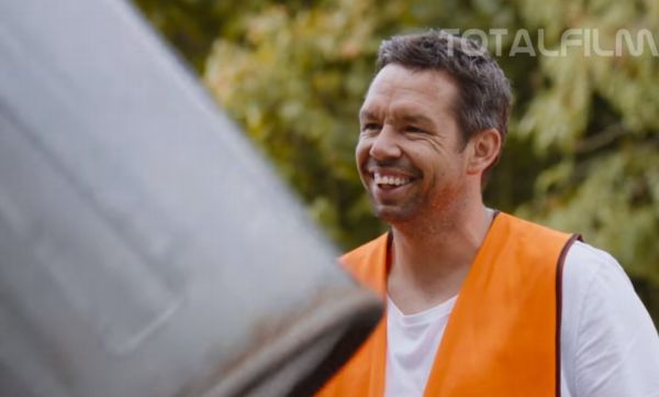 Bývalý fotbalista Pavel Horváth hraje ve filmu popeláře.