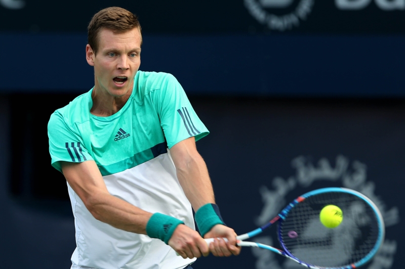 Dvojnásobný finalista turnaje v Dubaji Tomáš Berdych vstoupil do letošního ročníku vítězstvím 6:1, 6:4 nad Joaem Sousou z Portugalska.