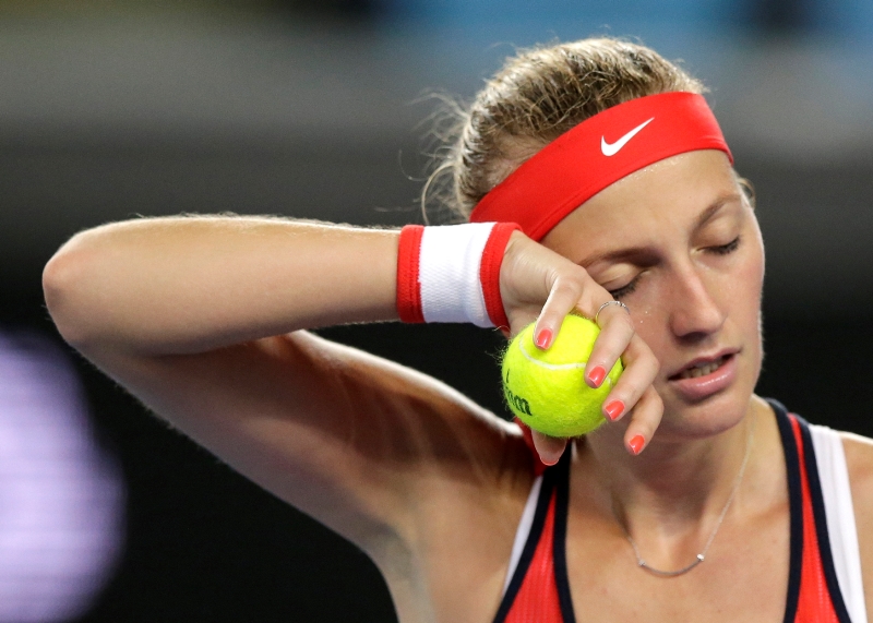 Pátá nasazená Petra Kvitová nenavázala v Dauhá na úterní vítězství nad krajankou Barborou Strýcovou a ve třetím kole vypadla s 88. hráčkou světa Jelenou Ostapenkovou z Lotyšska, které podlehla 7:5, 2:6 a 1:6. 