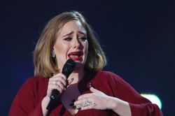 Dojatá Adele.