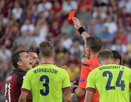 Marek Matějovský vidí v duelu s CSKA červenou kartu.